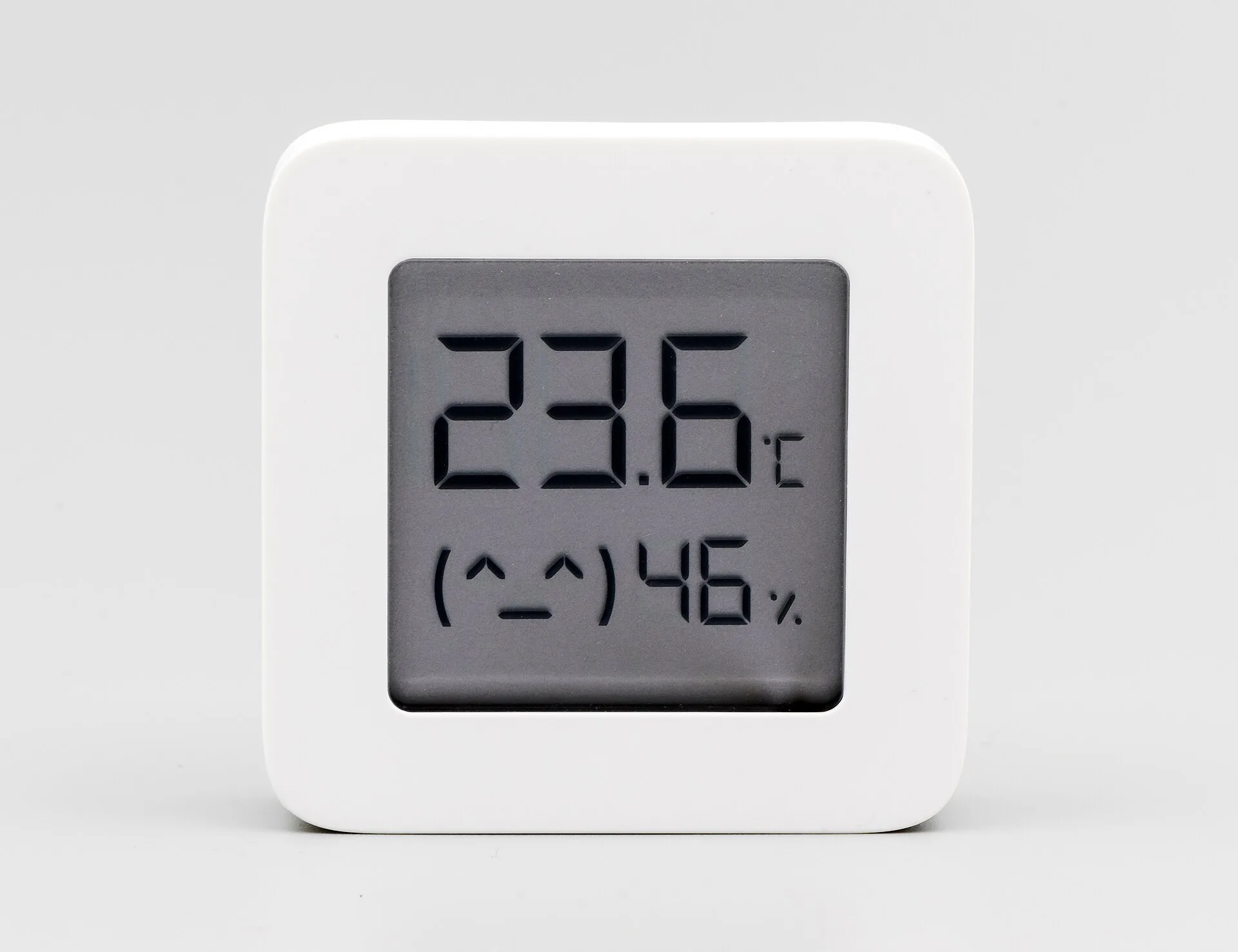 Compact digital thermo-hygrometer displaying 23.6 °C and 46 % relative humidity